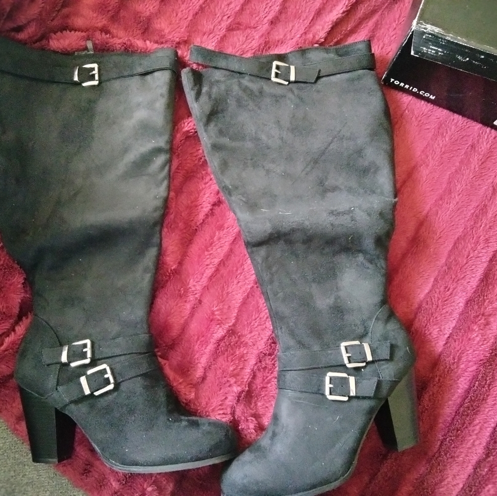 Black boots size 11